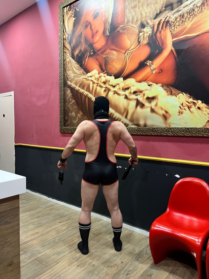 Sebastián latino fiestero a tope