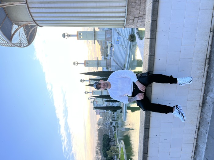 Sebastian colombiano de Cali el rey de las fiestas