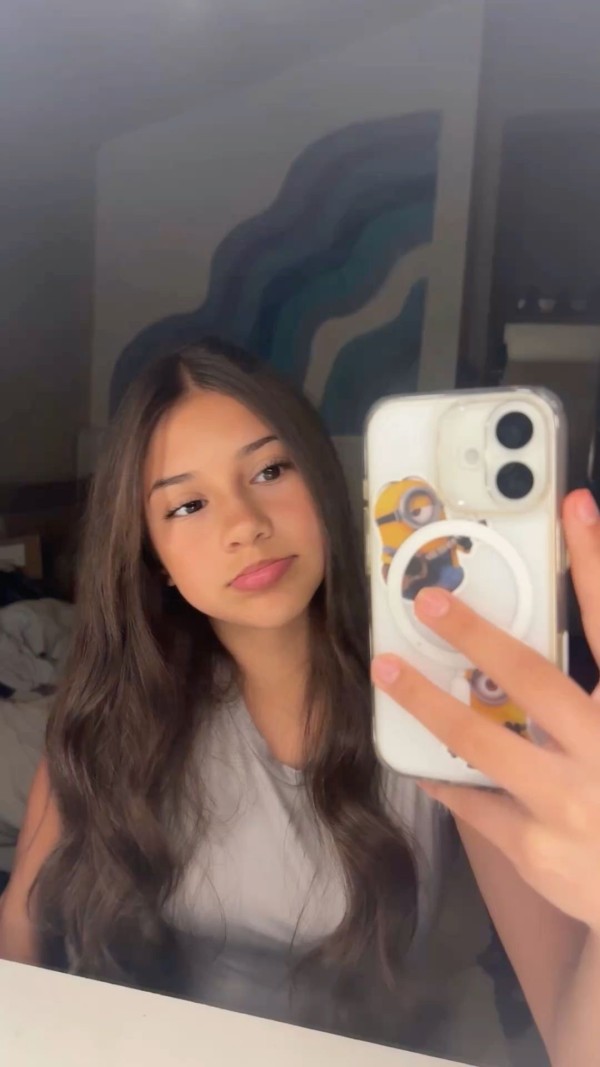 MADRID ,JOVEN COLOMBIANA , JUGUETONA.