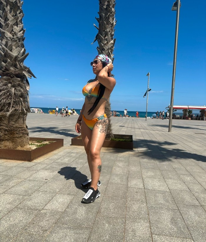 LATINA MUY GUARRA DISPONIBLE PARA TI