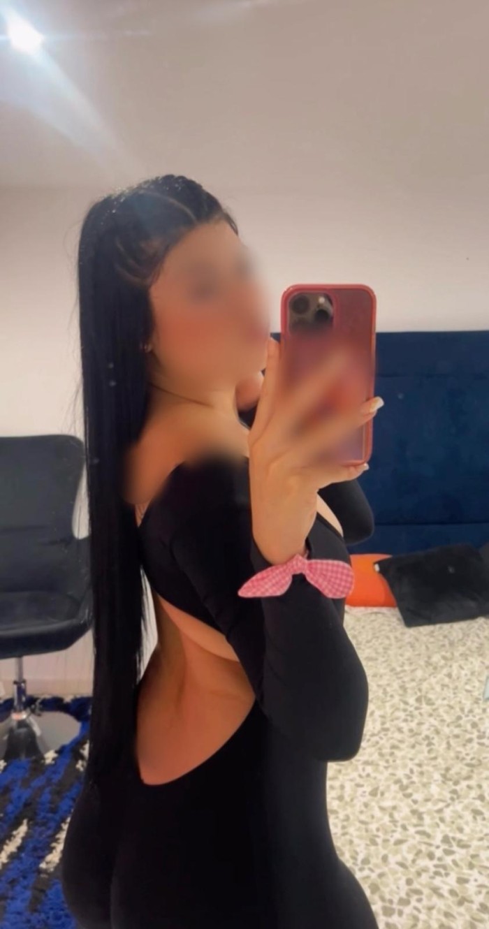 BOMBA LATINA COQUETA ENCANTADORA EN VIA JULIA