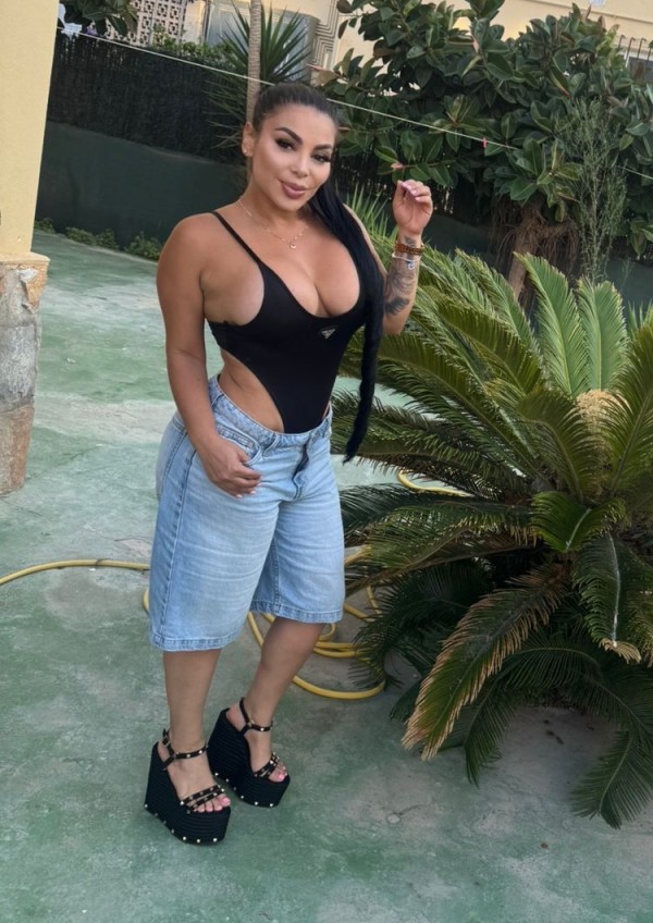 LUCIANA COLOMBIANA RECIÉN LLEGADA PARA RELAJARTE Y OFRECERTE EN LA MEJOR CO