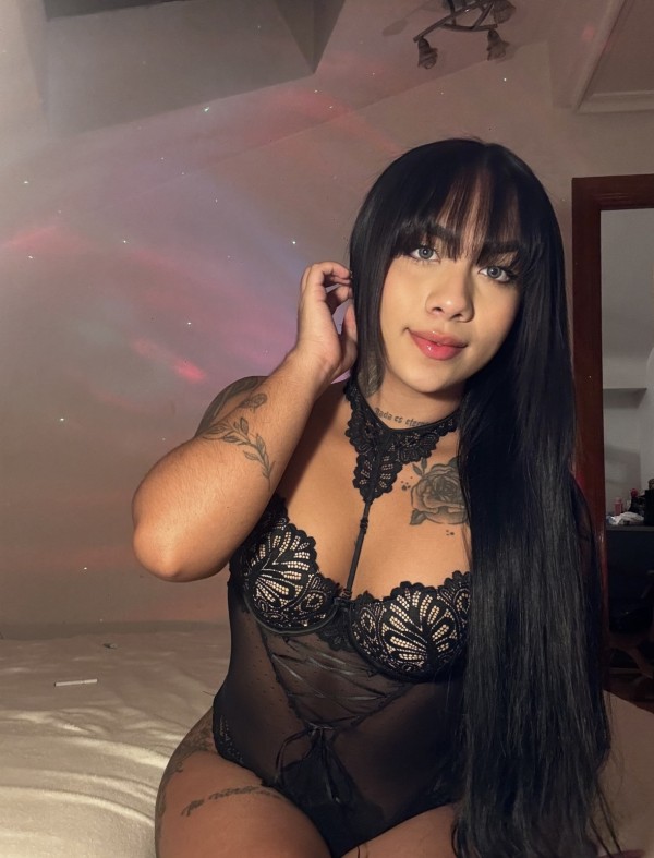 Chloee niña trans latina de tan solo 19 años dispuesta a comp