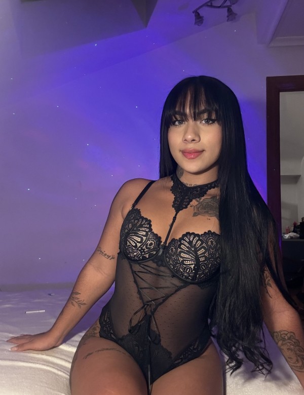 Chloee niña trans latina de tan solo 19 años dispuesta a comp
