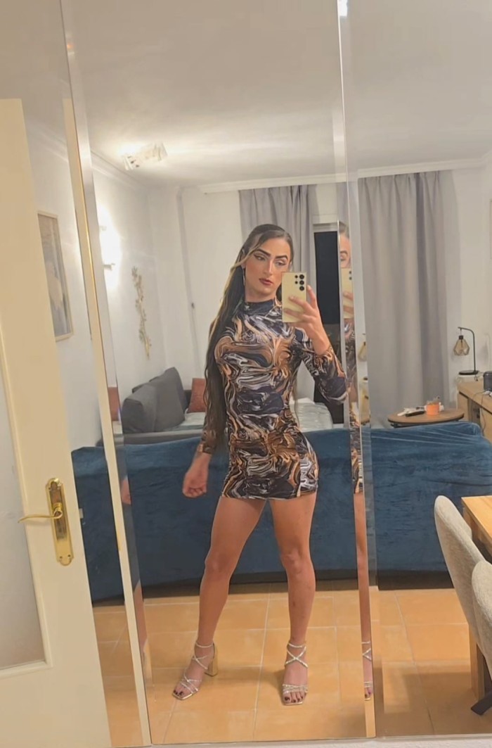 Colombiana Pollona Complaciente