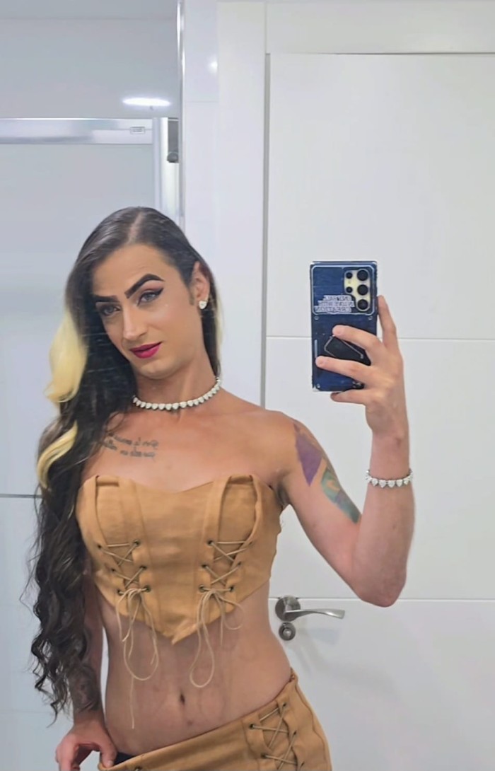 Colombiana Pollona Complaciente