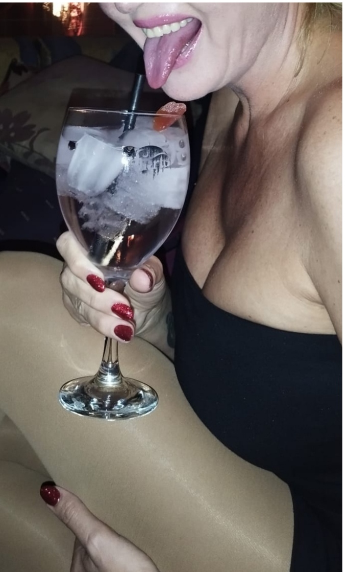 Rubia hot de país frío