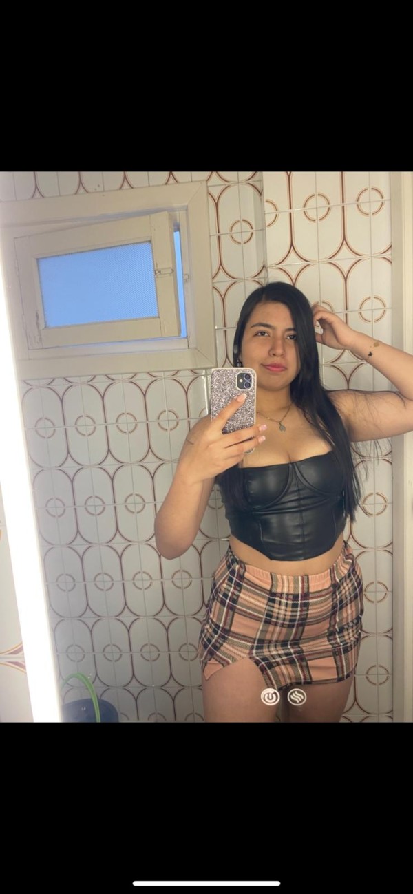 ENCANTADORA Y COMPLACIENTE
