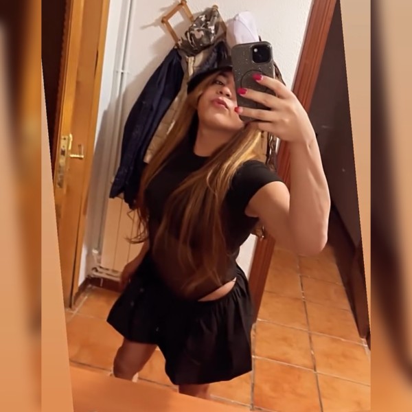 Trans garganta profunda dame leche en la garganta