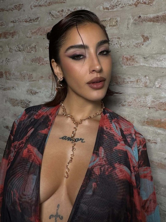 LABIOS DE MIEL , DONCELLA IMPARABLE VENEZOLANA 24H