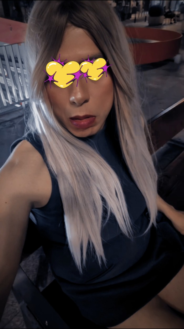 Te como los huevos lentamente y los lleno de babas