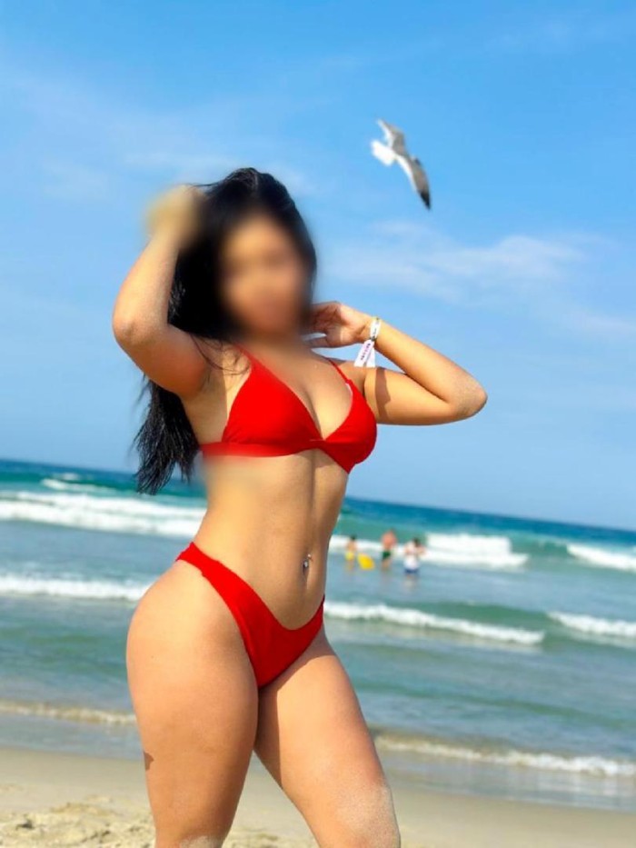 LATINA COME POLLAS BIEN GUARRITA