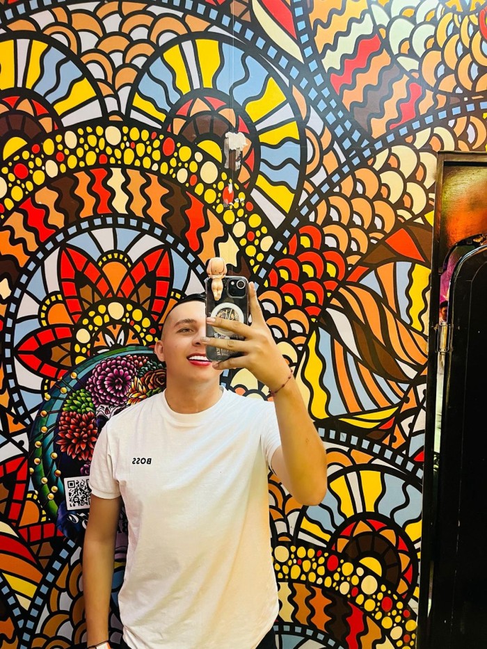 Daniel, joven colombiano ardiente en Madrid