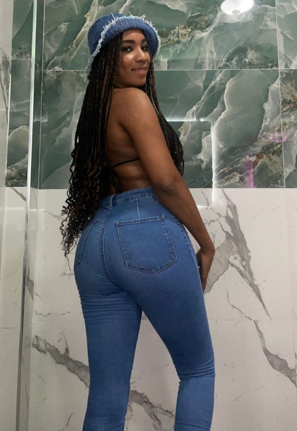 Maria escort mulata  delgada traga leche  24/7 Bilbao desplazamientos