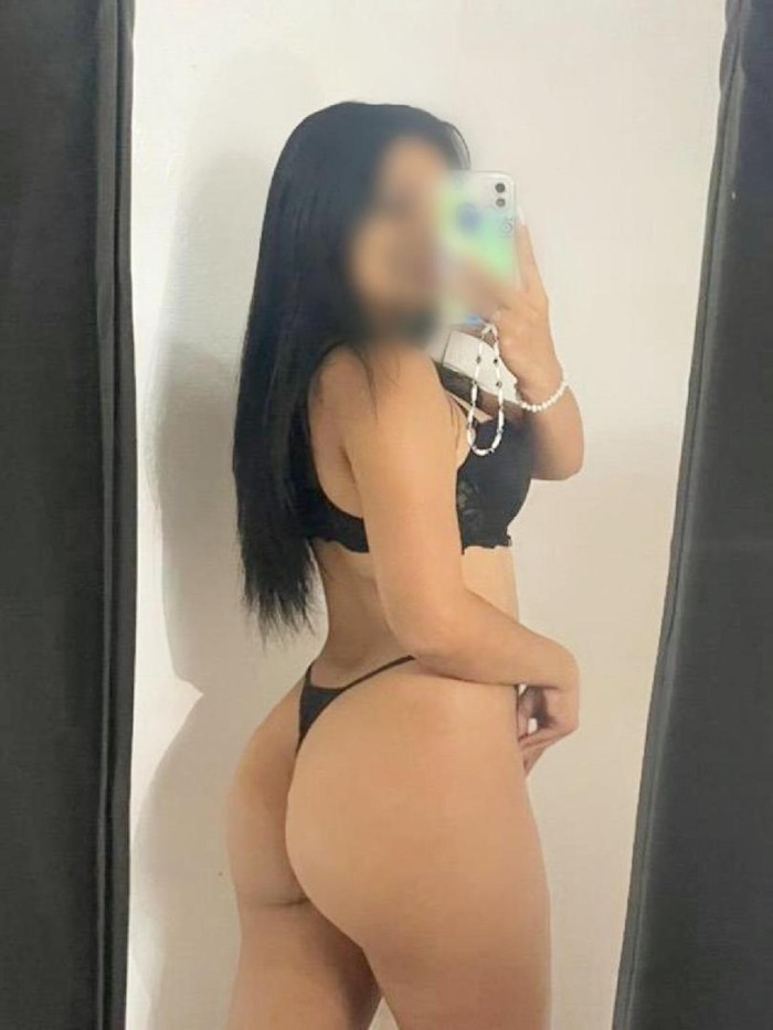 LA MÁS TRAGONA Y CHUPA POLLAS