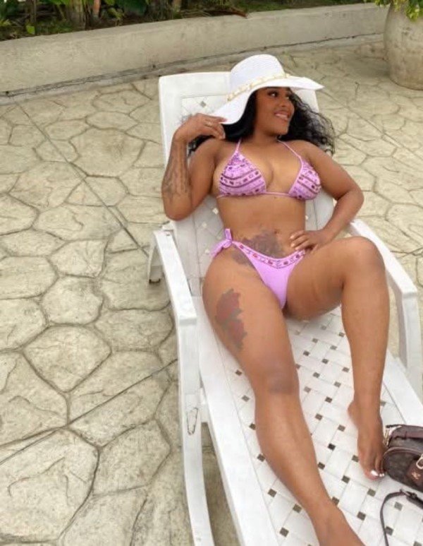 MORENITA JOVEN FOGOSA Y FIESTERA EN VIC