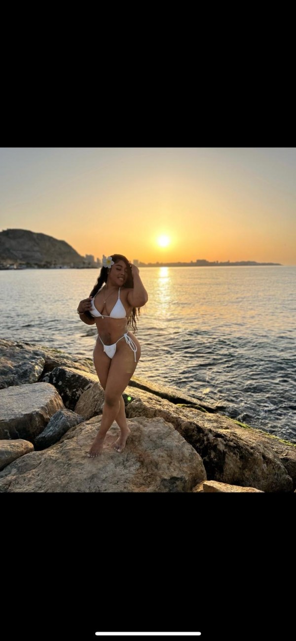 MORENITA JOVEN FOGOSA Y FIESTERA EN VIC