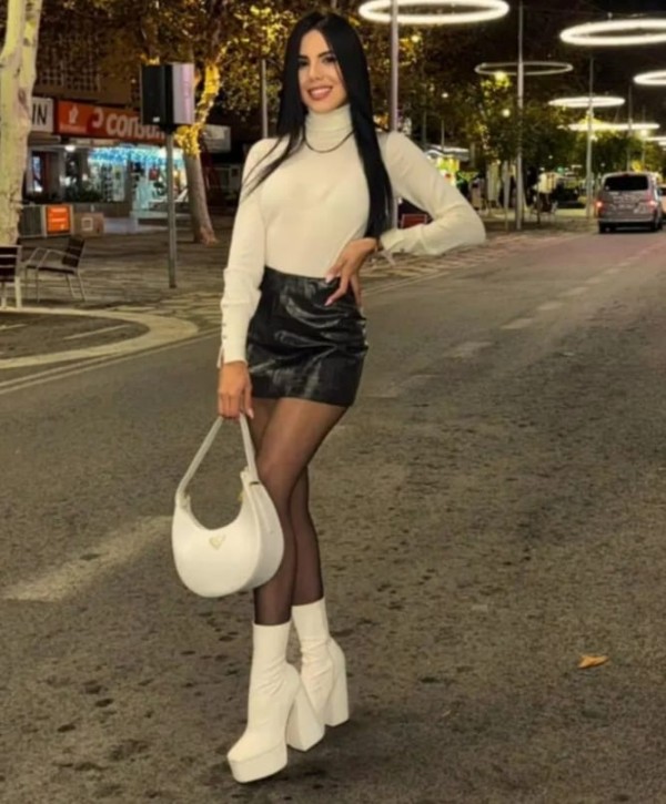 HUESCA NOVEDAD HERMOSA PARAGUAYA FIESTERA COMPLACIENTE