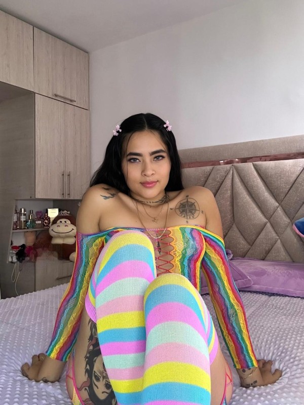 BELLA CHIQUILLA SEXY CACHONDA DE CURVAS NATURALES NOVEDAD