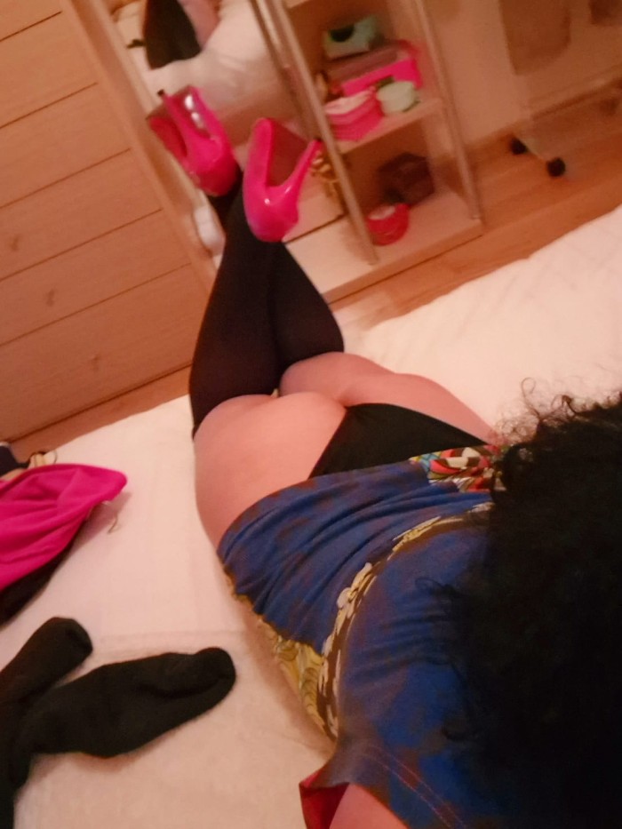 Madurita sexy y muy caliente con muchas ganas de c