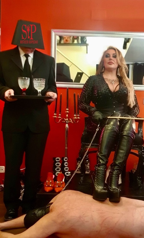 DOMINA SCAT MISTRESS ONLINE CAM SADO VIAJES VÍDEOS