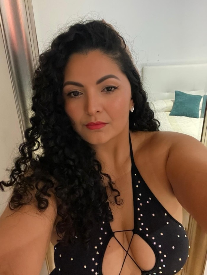 VALENTINA TU AMANTE MAS GUAPA Y SEXY