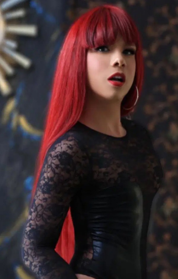 TIFANY HERMOSA TRANS POLLONA 24 CM ROMPO CULOS DOY LECHE