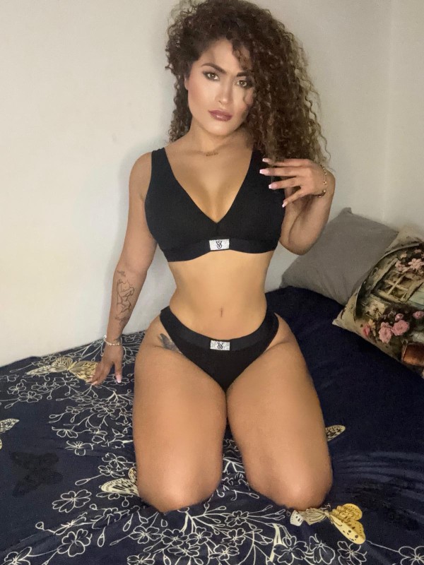 PERUANA FOGOSA Y DE CURVAS DE ESCANDALO