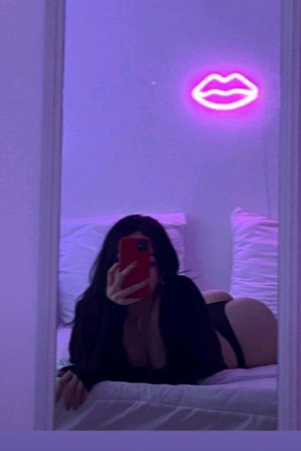 Española joven 25 años muy sexy chupo al natural