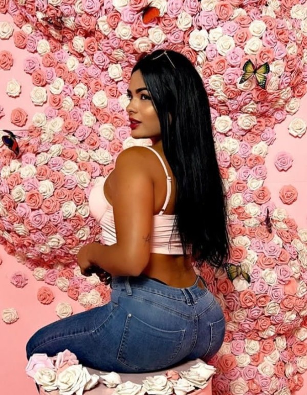 Morenita simpática y deliciosa