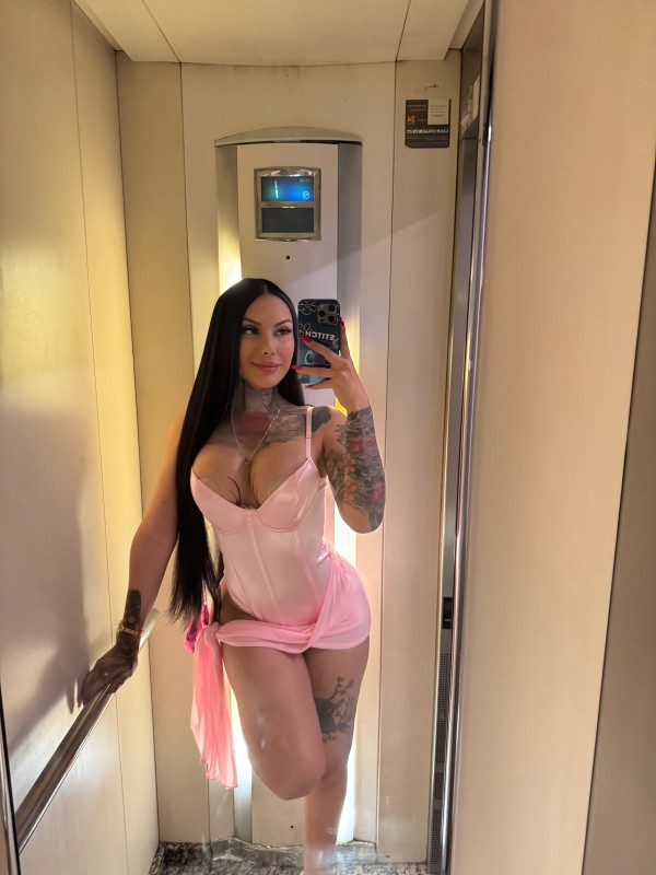 HERMOSA Y MUY FEMENINA TRANS COLOMBIANA