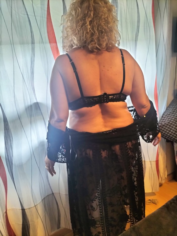 Ama malvada buscando perros sumisos