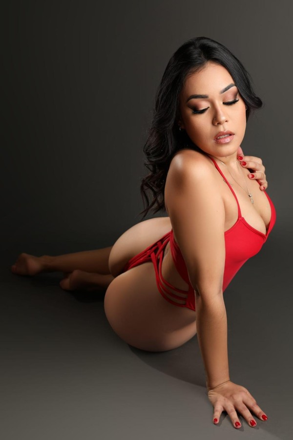 Deliciosa latina fiestera