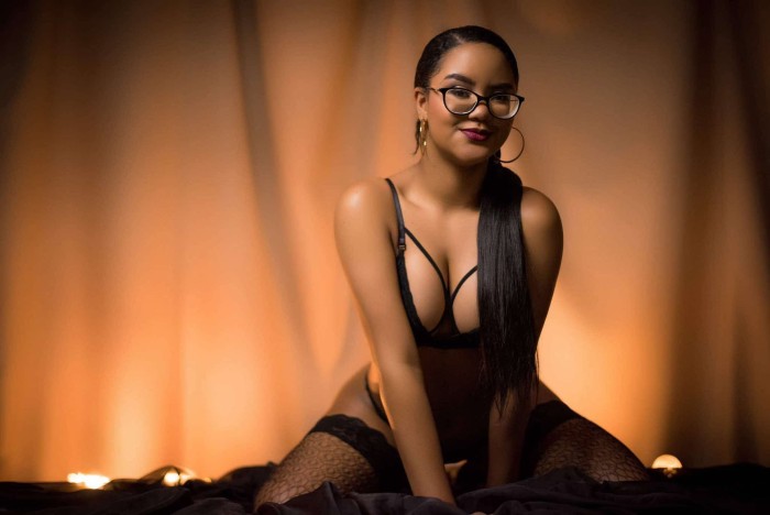 RICA Y DELICIOSA COLOMBIANA CON GANAS DE FOLLAR