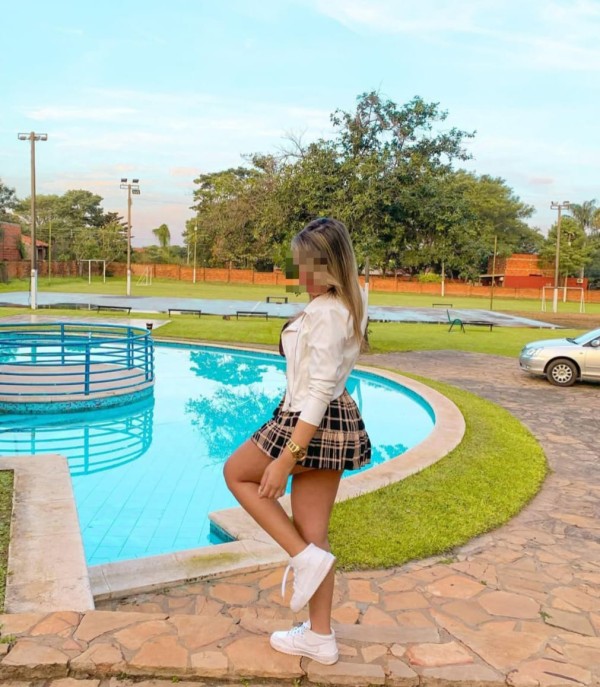 ERIKA HERMOSA LATINA CARIÑOSA Y DIVERTIDA EN LA CUIDAD DE MILLADOIRO