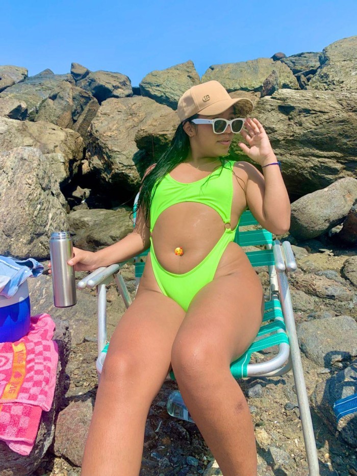 LATINA JOVENCITA JUGHETONA Y MORBOSA