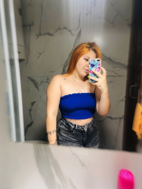 latina caliente y juguetona