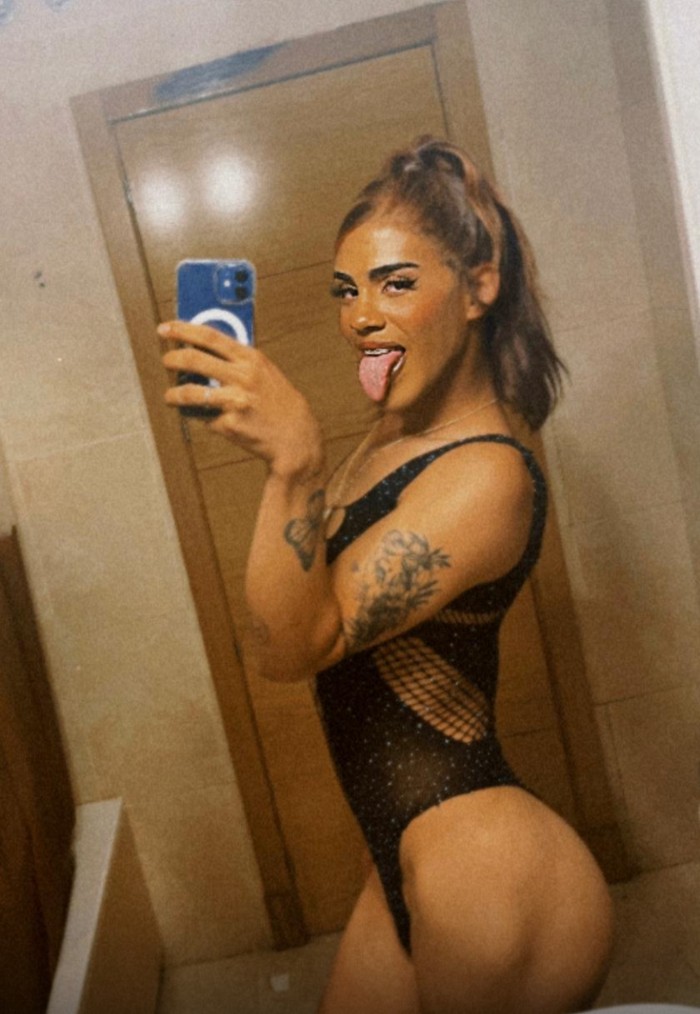 Hermosa Trans latina últimos días