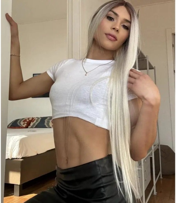 Trans rubia ESPAÑOLA chupo SIN GOMA el ejido