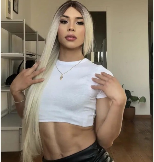 Trans rubia ESPAÑOLA chupo SIN GOMA el ejido