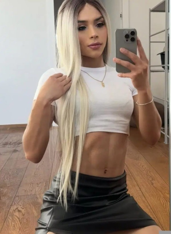 Trans rubia ESPAÑOLA chupo SIN GOMA el ejido