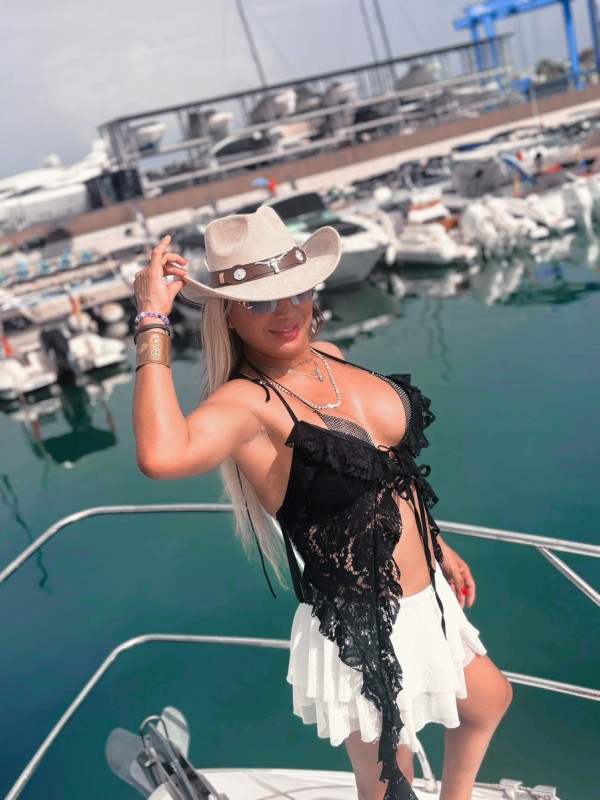 Rubia bomba !!recién llegada Madrid