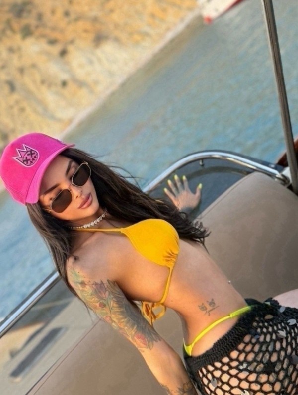 He llegado para complacerte hermosa y femenina