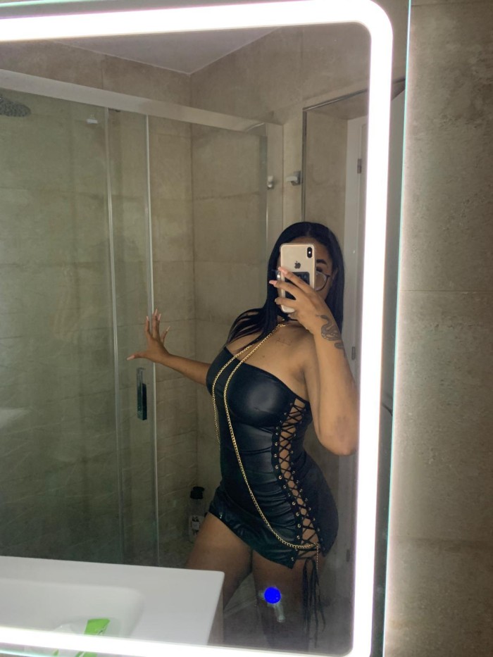 SEXY CHICA LATINA SUPER CACHONDA Y GUAPA