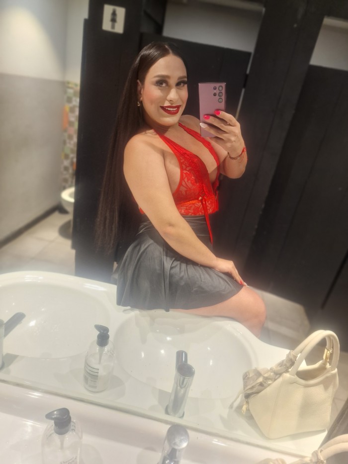 Hola mis amores. Soy koral chica trans encantadora