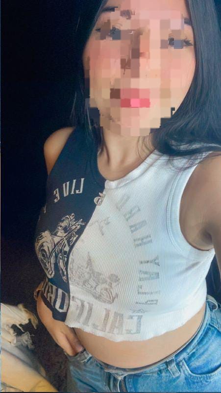 SABRINA DE 23 AÑOS MUY FIESTERA