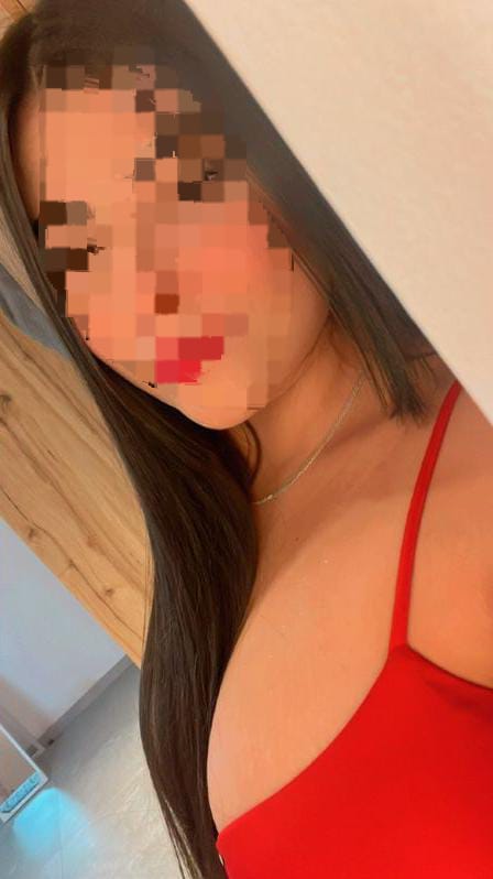 SABRINA DE 23 AÑOS MUY FIESTERA