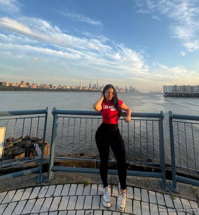 Chiclana. Morena jovencita 22 años