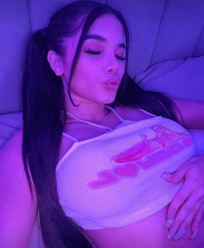 Karla, venezolana ardiente en 7 Palmas lista para ti