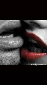 Hombre educado, bien dotado, supercomplaciente